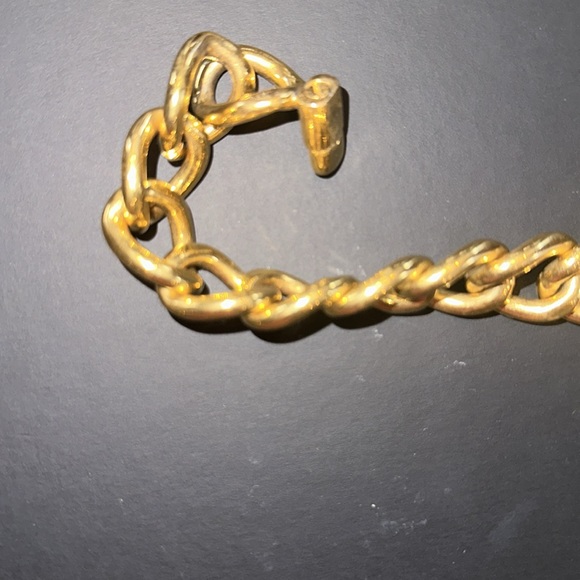 Vintage Chanel turn lock bracelet - Picture 5 of 14